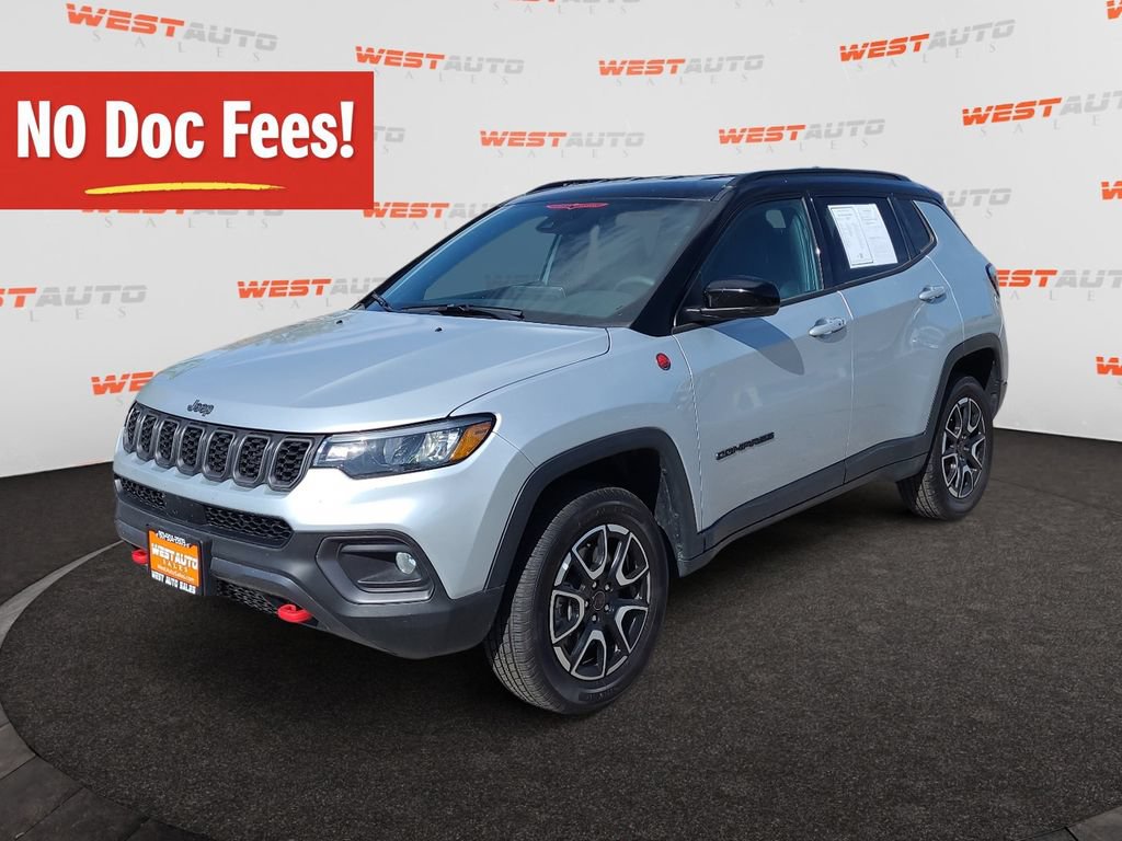 Used 2025 Jeep Compass Trailhawk AWD/4WD image 1