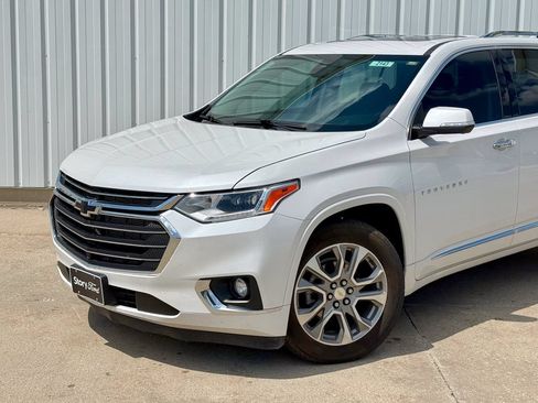 Used 2021 Chevrolet Traverse Premier w/ LPO, Floor Liner Package AWD/4WD image 2