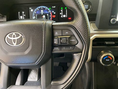 Used 2025 Toyota Tacoma SR5 AWD/4WD image 33