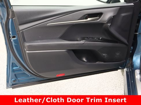 Used 2025 Toyota Camry SE image 12