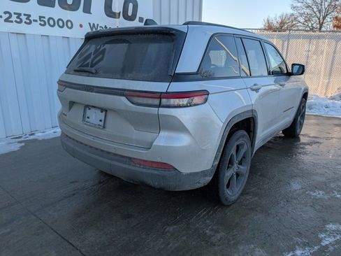 Used 2023 Jeep Grand Cherokee Altitude image 15