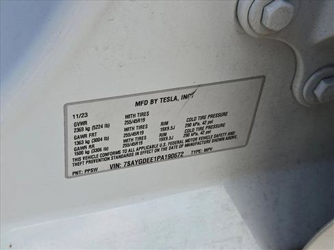 Used 2023 Tesla Model Y Long Range AWD/4WD image 22