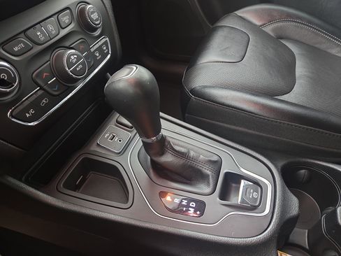 Certified 2022 Jeep Cherokee Latitude Lux FWD image 23