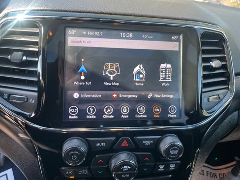 Used 2019 Jeep Grand Cherokee Altitude image 28