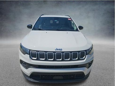 Used 2022 Jeep Compass Latitude w/ Convenience Group FWD image 2