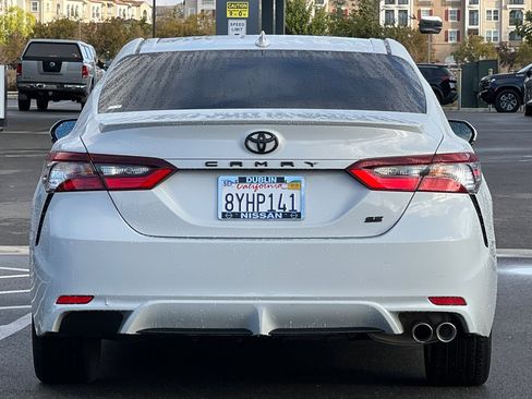 Used 2022 Toyota Camry SE image 5