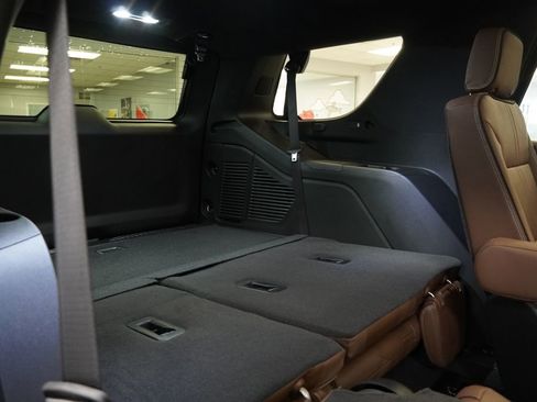 New 2026 Chevrolet Tahoe High Country AWD/4WD image 36