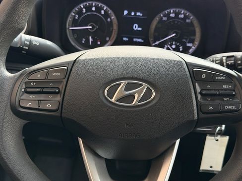 Used 2022 Hyundai Venue SE image 34