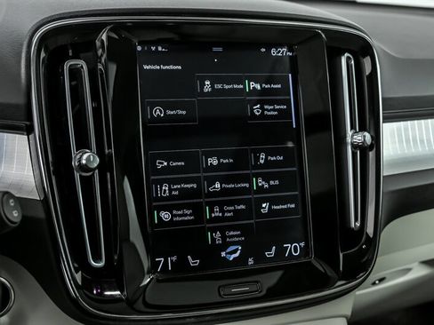 Used 2019 Volvo XC40 T5 Momentum image 32