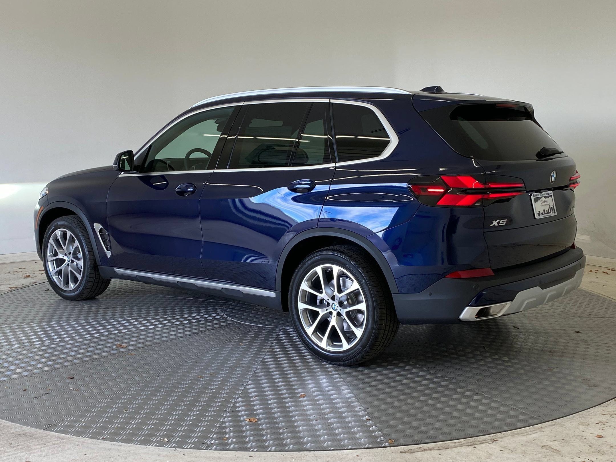 Used 2026 BMW X5 xDrive40i w/ Premium Package AWD/4WD image 3