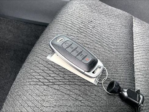 Certified 2025 Nissan Rogue SV FWD image 14