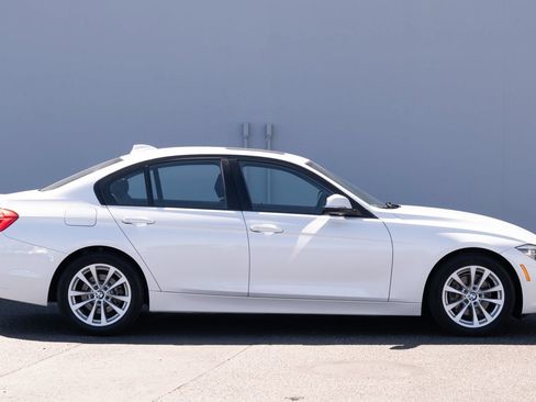 Used 2018 BMW 320i xDrive Sedan w/ Convenience Package AWD/4WD image 26