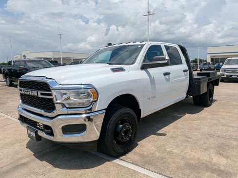 Used 2022 RAM 3500 Tradesman w/ Chrome Appearance Group image 9
