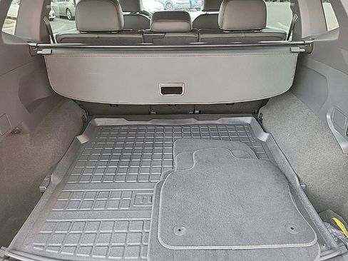 Used 2019 Volkswagen Tiguan SEL R-Line image 18