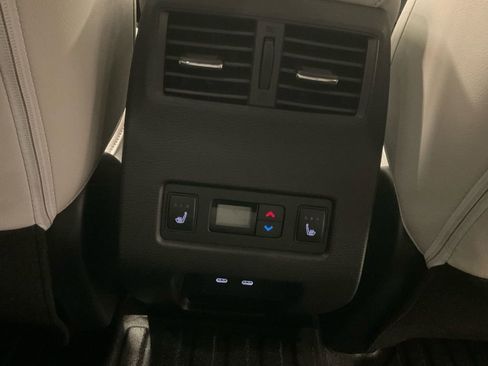 Used 2025 Mitsubishi Outlander AWD image 27