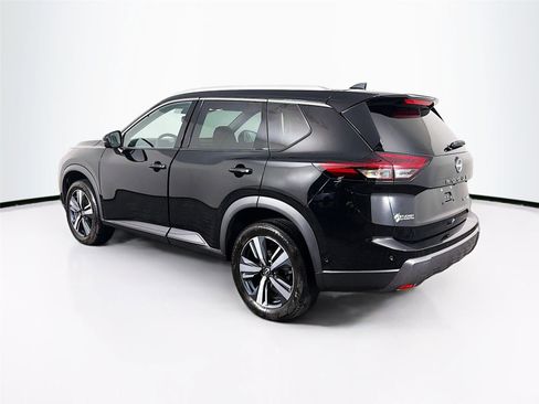 Used 2025 Nissan Rogue SL AWD/4WD image 9