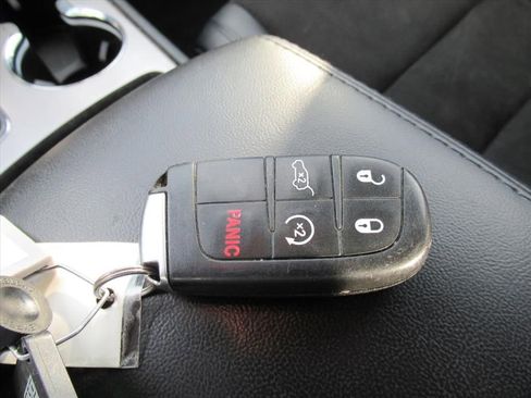 Used 2022 Jeep Grand Cherokee Laredo X image 28