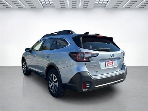 Used 2021 Subaru Outback Premium image 4