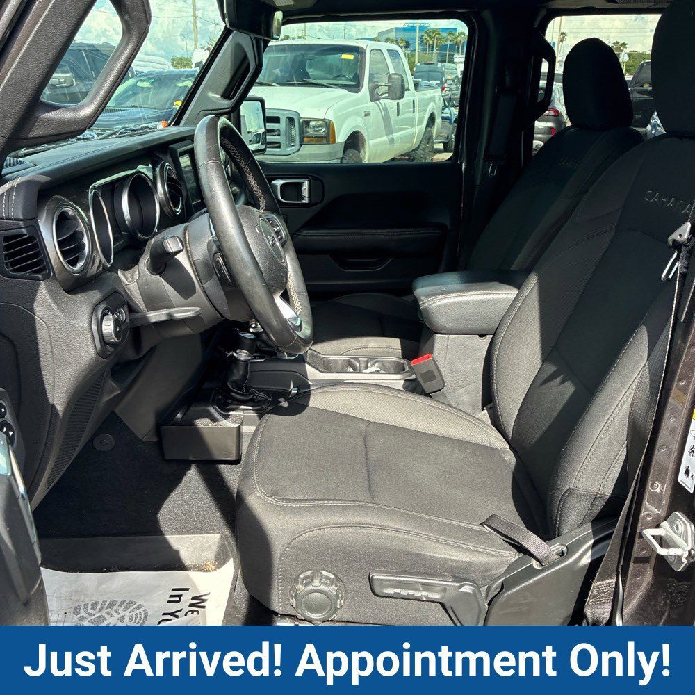Used 2018 Jeep Wrangler Unlimited Sahara AWD/4WD image 9