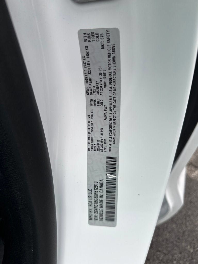 Used 2025 Chrysler Pacifica Select FWD image 16
