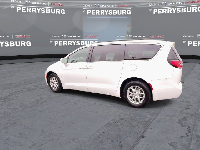 Used 2022 Chrysler Pacifica Touring-L w/ Uconnect Theater Family Group FWD image 6