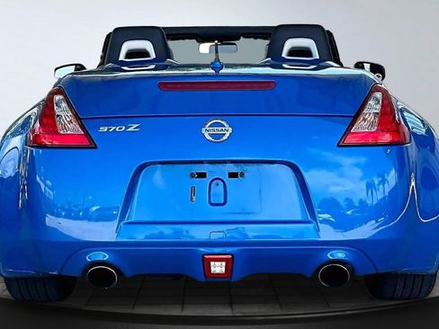 Used 2010 Nissan 370Z Roadster RWD image 5
