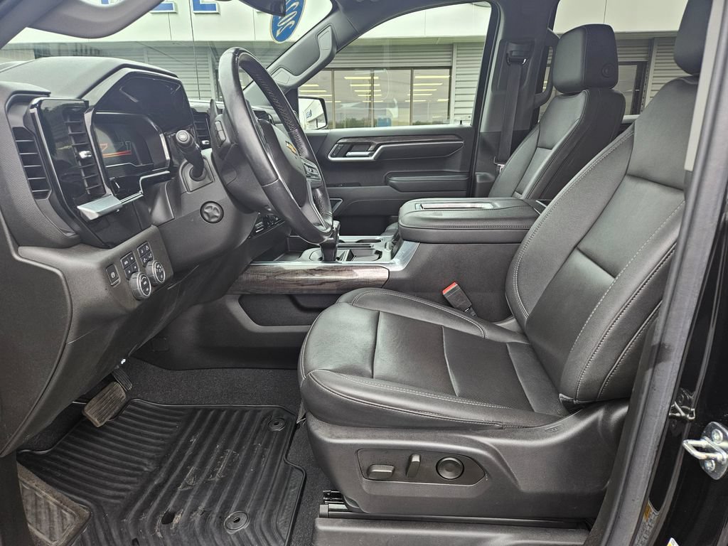 Used 2022 Chevrolet Silverado 1500 LTZ w/ Z71 Off-Road Package AWD/4WD image 15