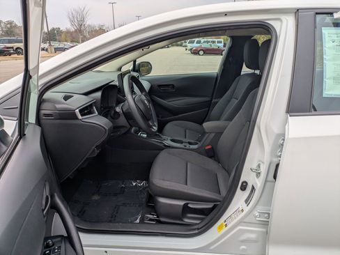 Used 2024 Toyota Corolla LE image 12