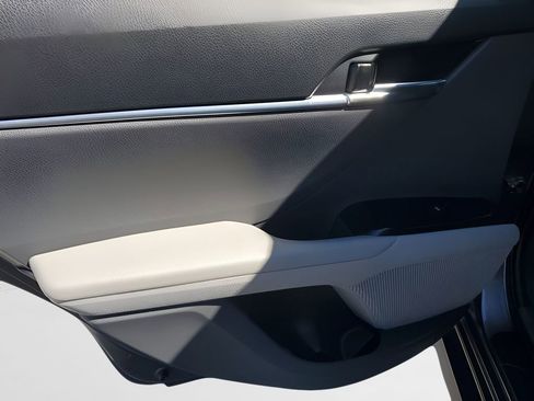 Used 2019 Toyota Camry LE image 40