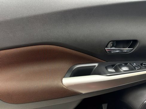Used 2018 Nissan Kicks SR FWD image 34