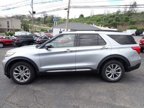 Used 2023 Ford Explorer XLT w/ Equipment Group 202A image 2