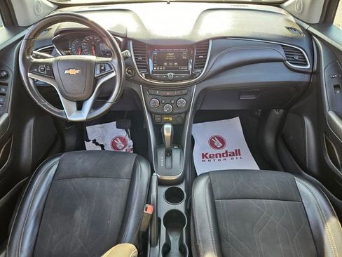 Used 2019 Chevrolet Trax LT w/ LT Convenience Package image 12