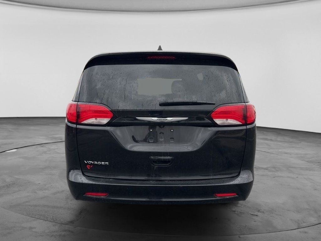 Used 2024 Chrysler Voyager LX FWD image 5
