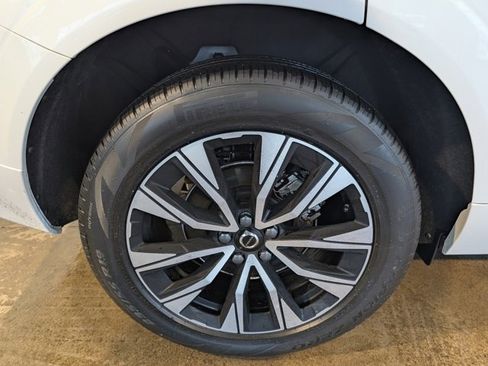 Used 2023 Volvo XC60 B5 Plus w/ Climate Package image 10