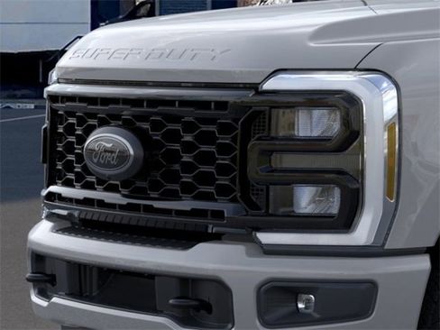 New 2026 Ford F250 Lariat w/ Black Appearance Package image 17