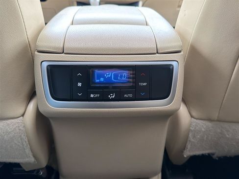 Used 2016 Toyota Highlander XLE AWD/4WD image 19