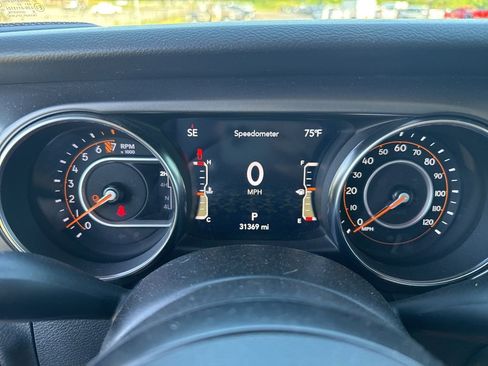 Used 2023 Jeep Gladiator Sport AWD/4WD image 6
