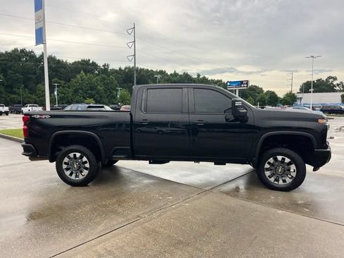 Used 2024 Chevrolet Silverado 2500 Custom w/ Custom Value Package AWD/4WD image 9