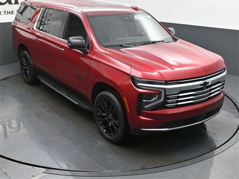 New 2025 Chevrolet Suburban Premier image 25