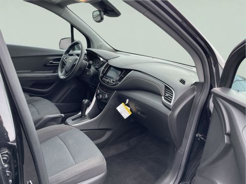 Used 2020 Chevrolet Trax LS w/ Tint and Cruise Package AWD/4WD image 19
