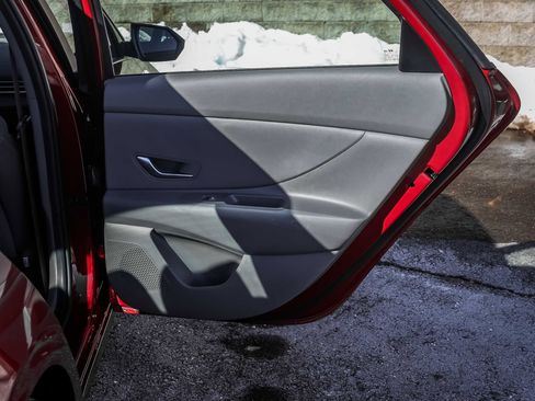 Used 2023 Hyundai Elantra SEL w/ Cargo Package image 16