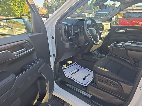 Used 2025 Chevrolet Silverado 1500 LT image 12