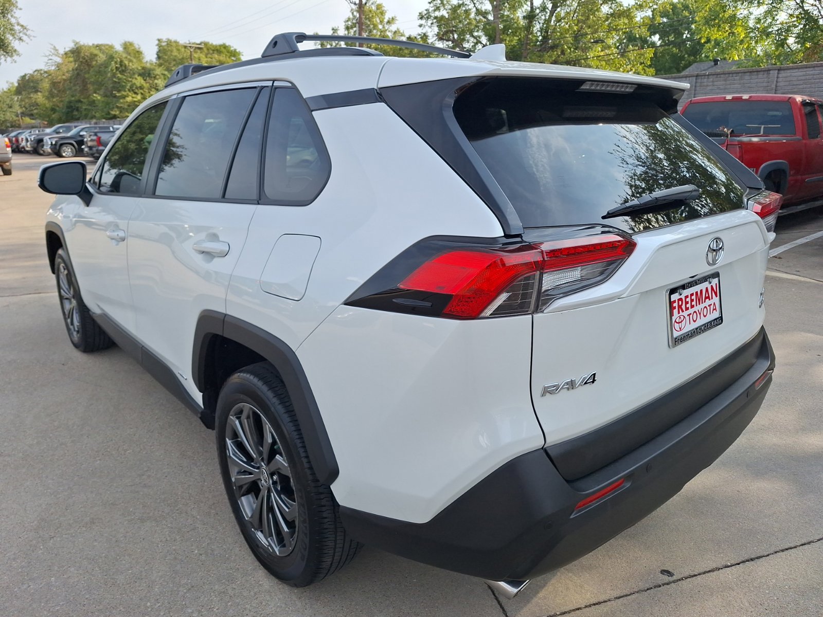 Used 2025 Toyota RAV4 XLE Premium w/ Weather Package AWD/4WD image 4