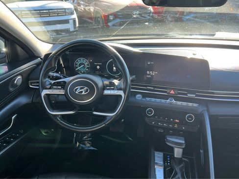 Used 2021 Hyundai Elantra Limited image 24