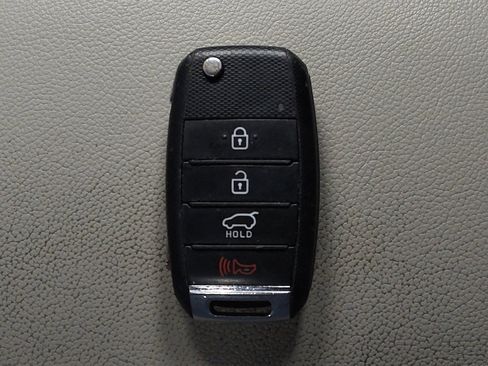 Used 2020 Kia Sportage LX image 32