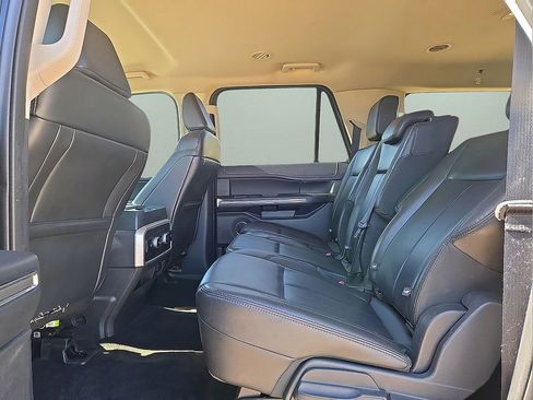 Used 2022 Ford Expedition Max XLT image 14