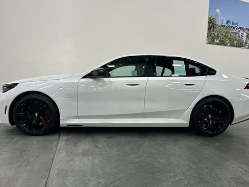 Used 2025 BMW M5 w/ Carbon Package AWD/4WD image 7