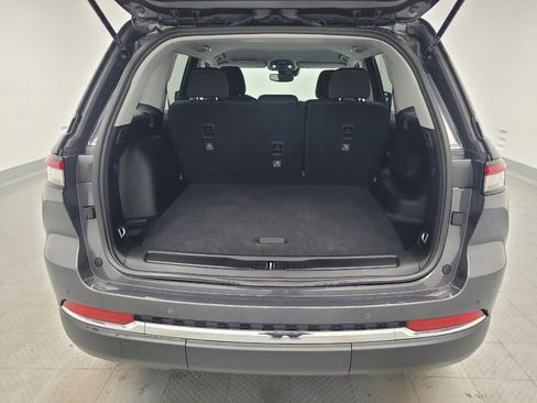 Used 2023 Jeep Grand Cherokee Laredo image 29