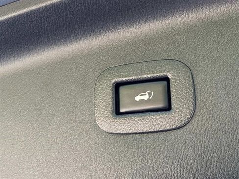 Used 2020 Nissan Armada SL w/ Premium Package image 14