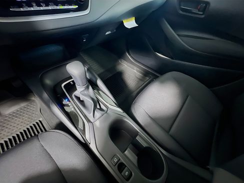 Used 2025 Toyota Corolla LE image 25